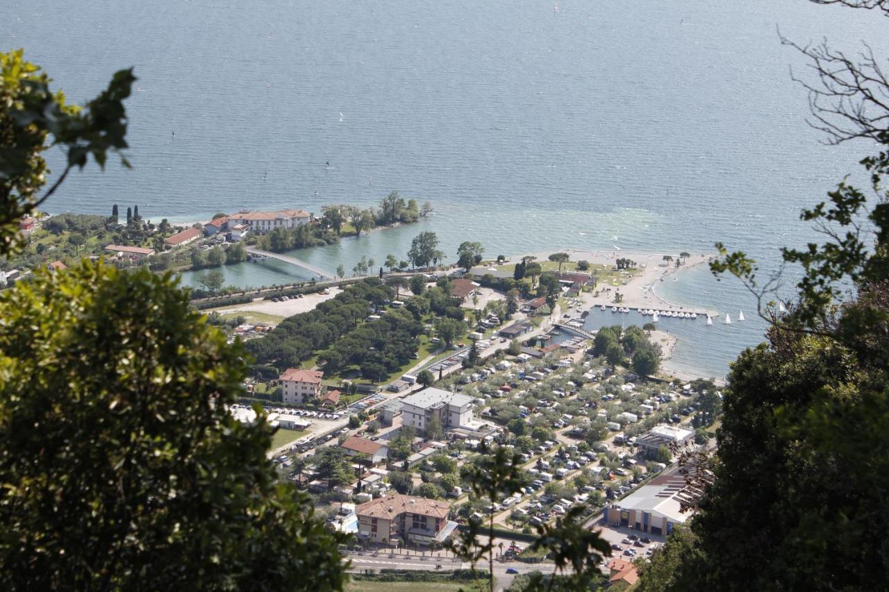 Hotel Angelini Torbole Sul Garda Eksteriør billede