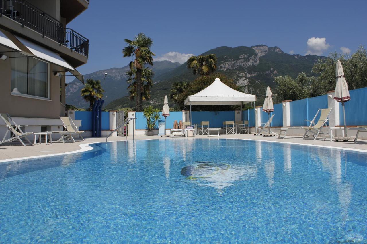 Hotel Angelini Torbole Sul Garda Eksteriør billede