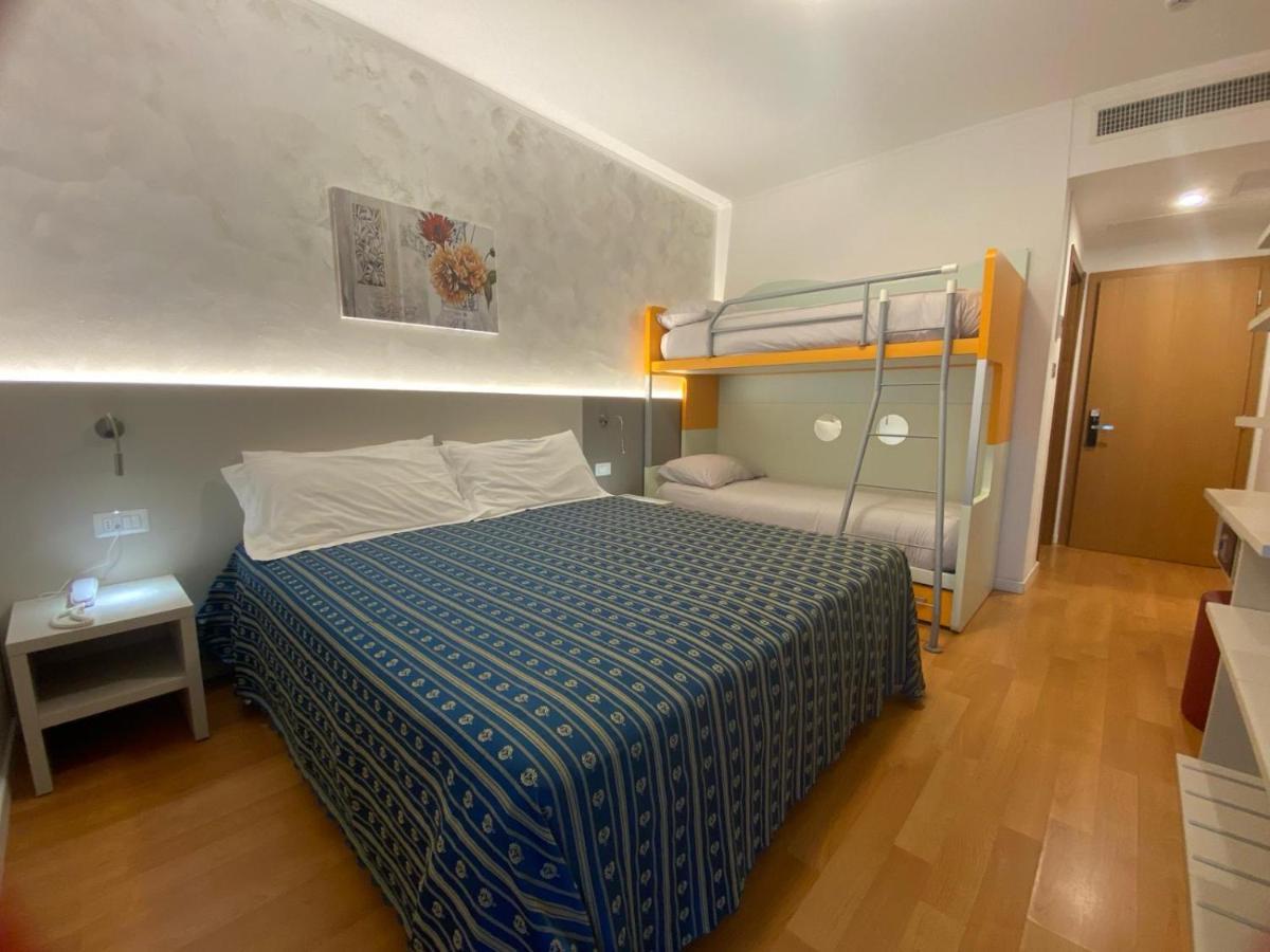 Hotel Angelini Torbole Sul Garda Eksteriør billede