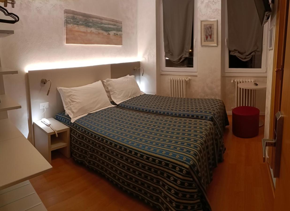 Hotel Angelini Torbole Sul Garda Eksteriør billede