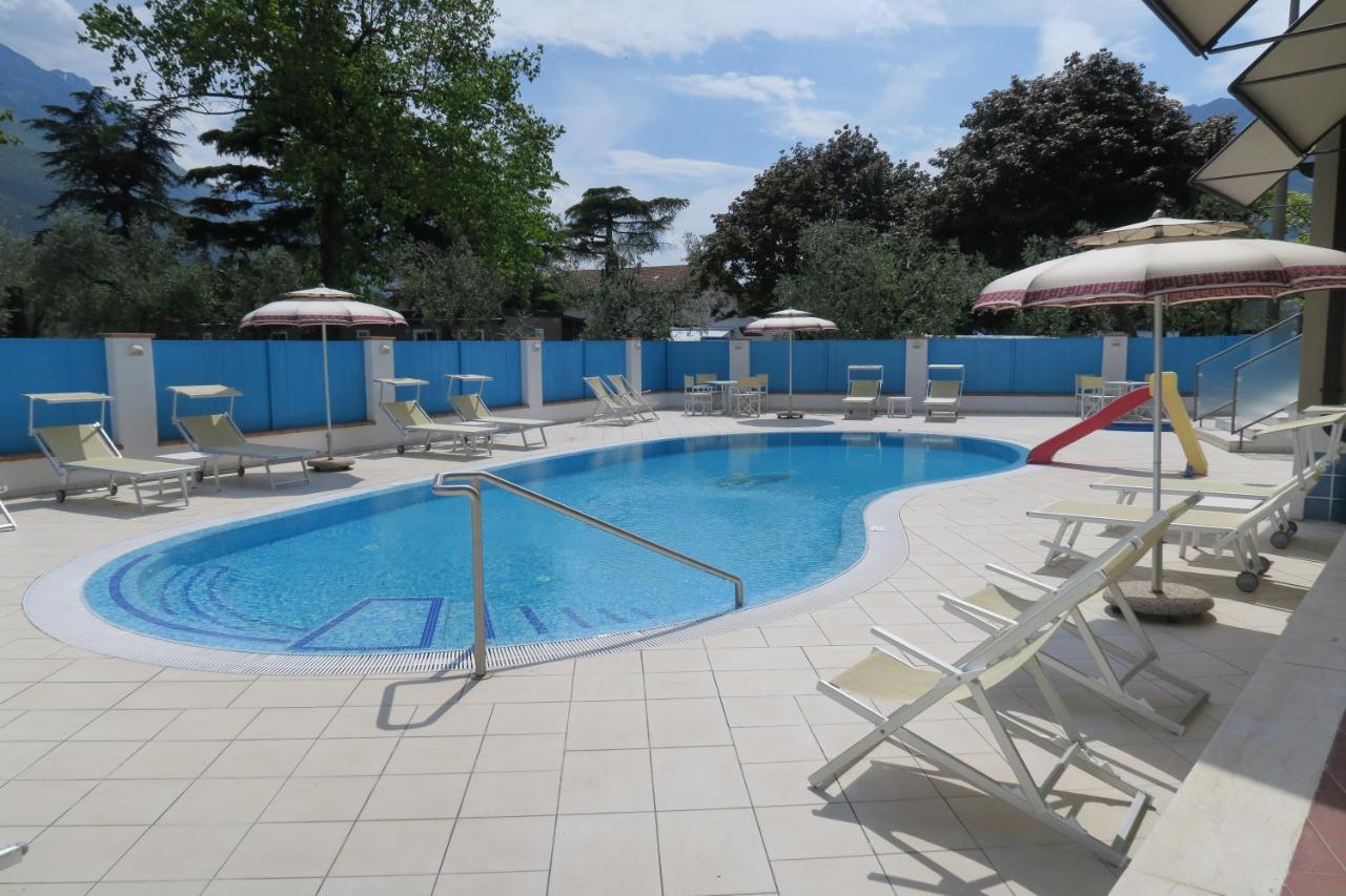 Hotel Angelini Torbole Sul Garda Eksteriør billede