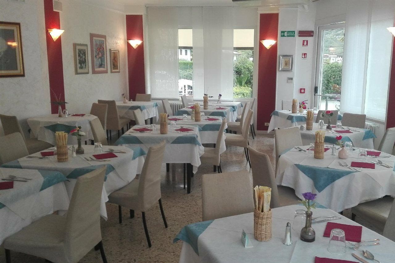 Hotel Angelini Torbole Sul Garda Eksteriør billede